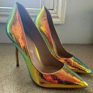 Holographic Aldo Heels